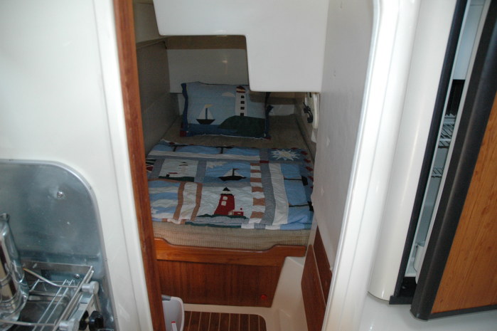 Used Sail Catamaran for Sale 2005 Gemini 105Mc Layout & Accommodations